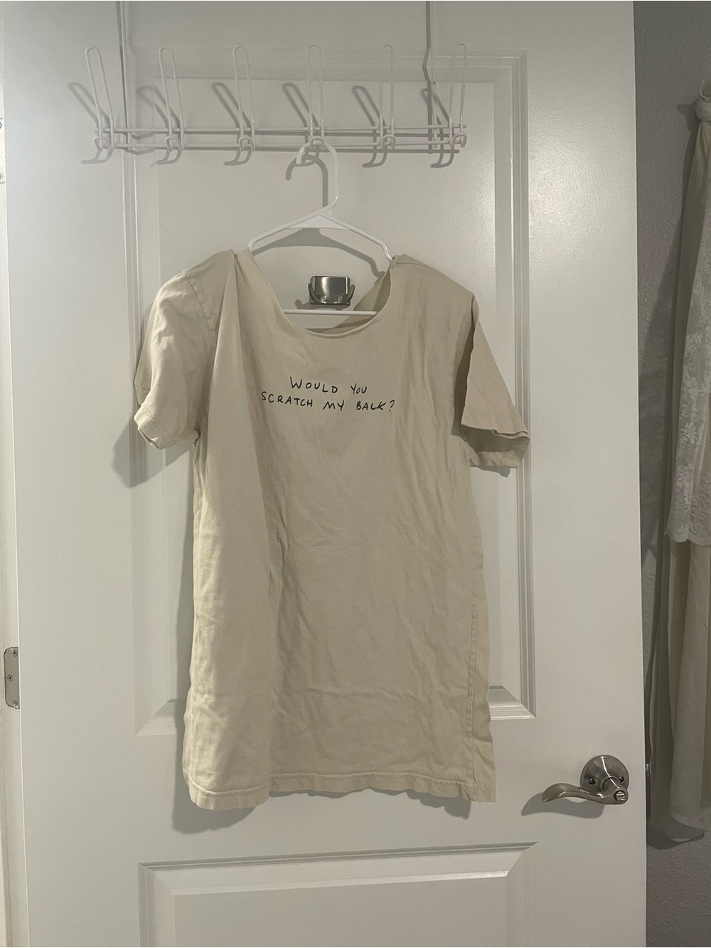 Graphic Tee - "Would You Scratch My Back?" | Cream